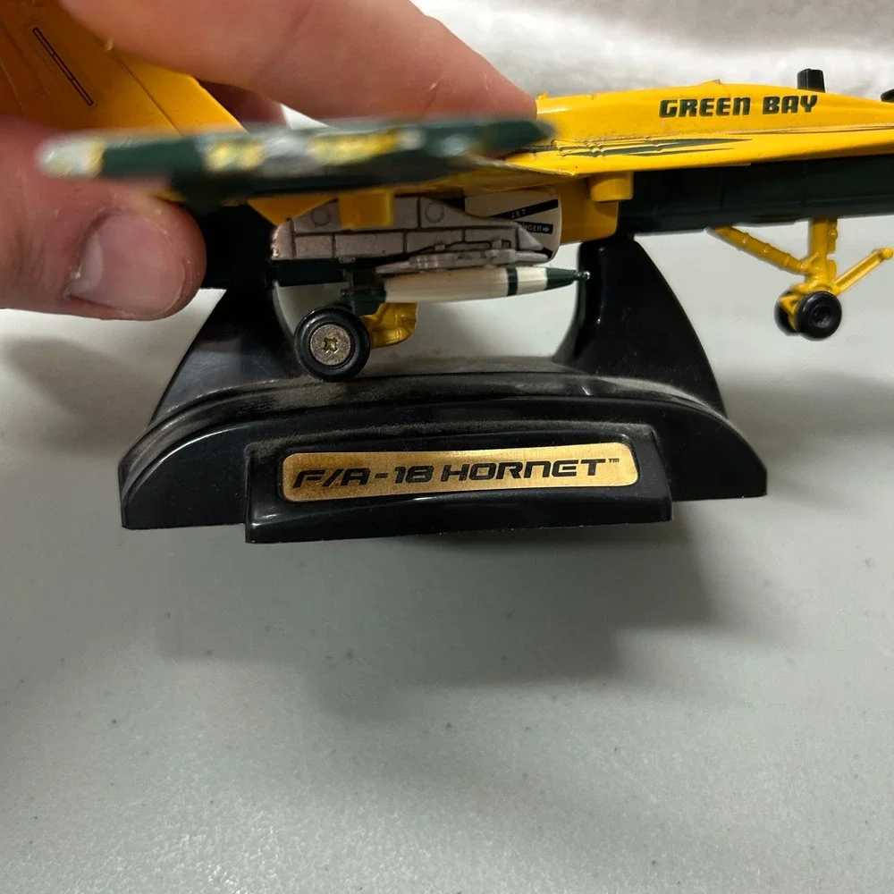 Fleer Greenbay Packers 1:72 F/A 18 Hornet of 1086 Limited Edition Fighter Jet